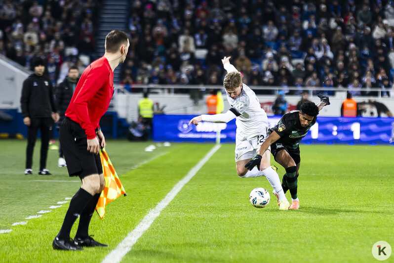 Как чемпион бегал от «Балтики» и тянул время: фоторепортаж с матча - Новости Калининграда | Фото: Александр Подгорчук / «Клопс»