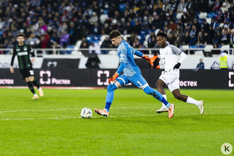 Как чемпион бегал от «Балтики» и тянул время: фоторепортаж с матча - Новости Калининграда | Фото: Александр Подгорчук / «Клопс»