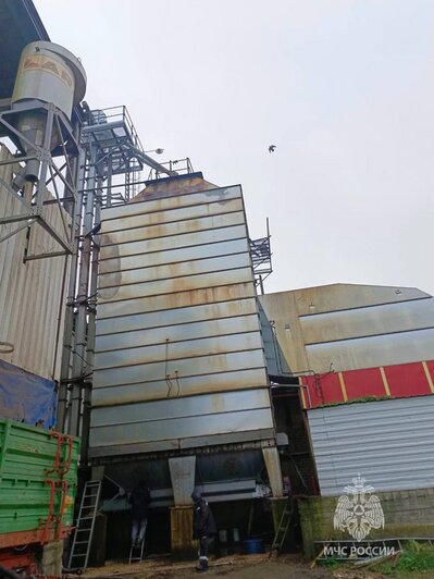 На сельхозпредприятии в Славском округе загорелась зерносушилка, пожарные потушили огонь  - Новости Калининграда | Фото: МЧС Калининградской области 
