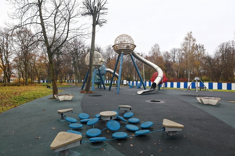 От летающей тарелки до брутальных стволов: 5 необычных детских площадок Калининграда (фоторепортаж)  - Новости Калининграда | Фото: Александр Подгорчук / «Клопс»