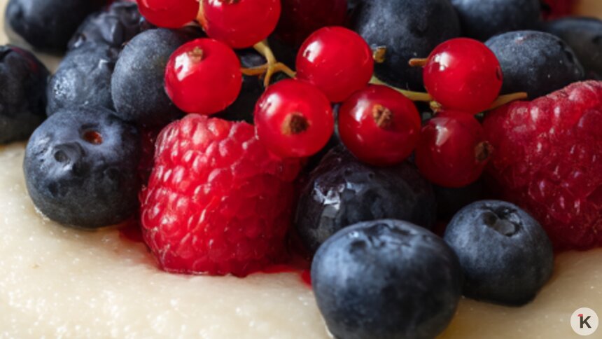 Шеф-повар придумал современный вариант одного из самых известных десертов русской кухни начала XIX века - Новости Калининграда | Иллюстрация: Алиса Игонина / Midjourney