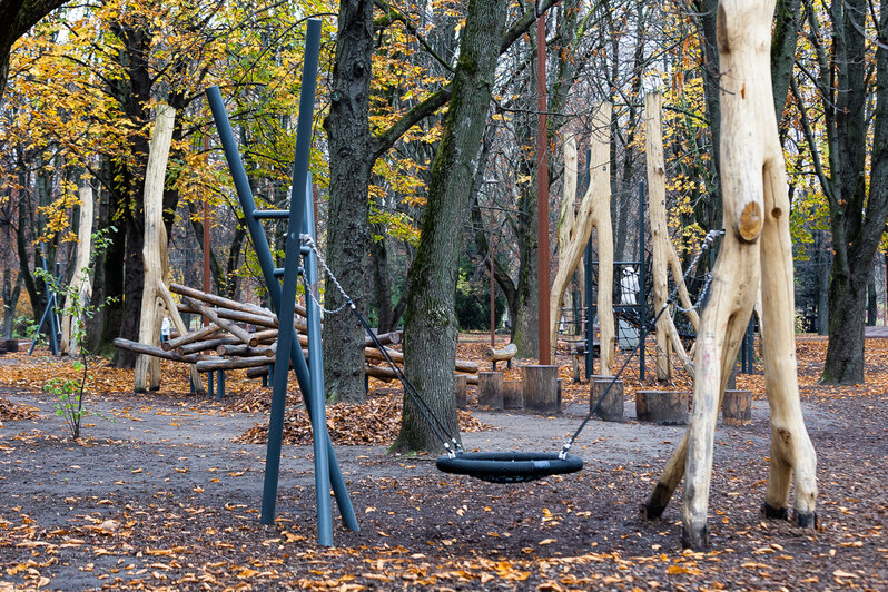 От летающей тарелки до брутальных стволов: 5 необычных детских площадок Калининграда (фоторепортаж)  - Новости Калининграда | Фото: Александр Подгорчук / «Клопс»
