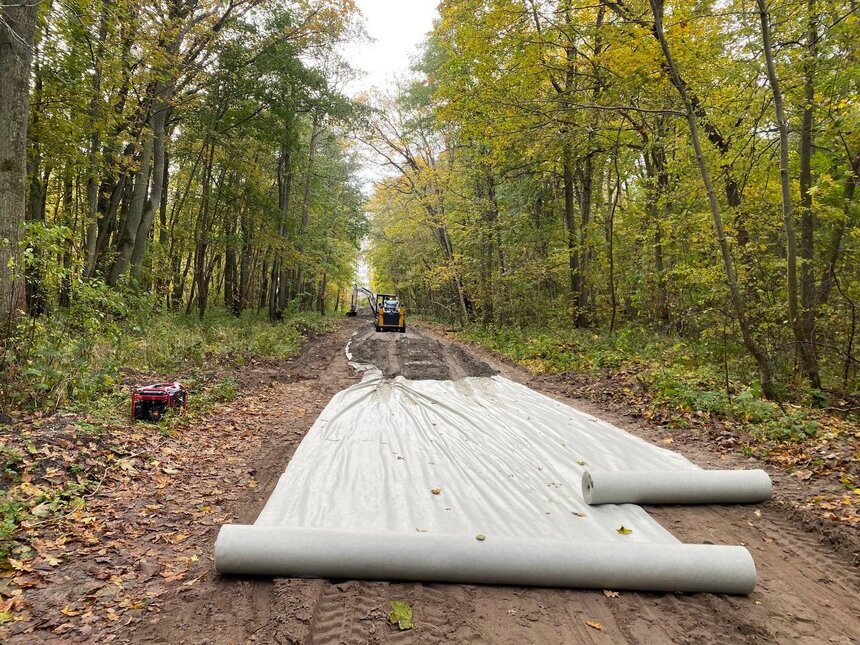 На прошлой неделе начали заливать покрытие. | Фото: страница Анатолия Калины в &quot;ВКонтакте&quot;