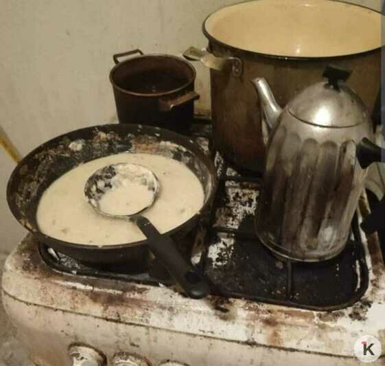 Вот такие «блины» пёк себе Миша, когда работала плита | Фото: Ирина