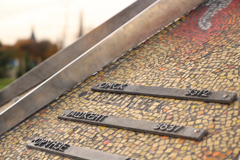 В Калининграде закончили ремонтировать уникальный памятник времён СССР: как изменились «Мировые часы» (фото) - Новости Калининграда | Фото: глава администрации Калининграда Елена Дятлова 