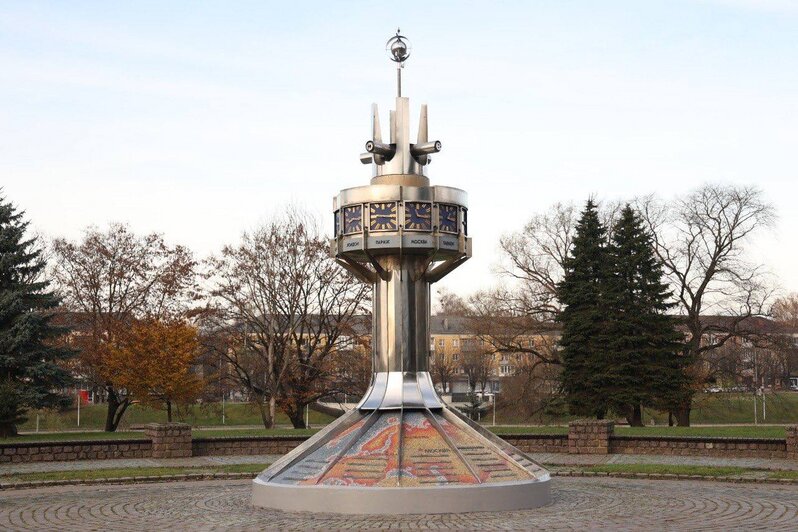 В Калининграде закончили ремонтировать уникальный памятник времён СССР: как изменились «Мировые часы» (фото) - Новости Калининграда | Фото: глава администрации Калининграда Елена Дятлова 