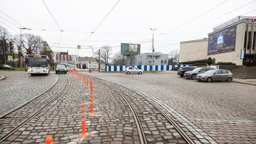 Искусство требует парковочных жертв: стоянка у Калининградского театра эстрады с 15 декабря станет платной - Новости Калининграда | Фото: Александр Подгорчук / Архив «Клопс»