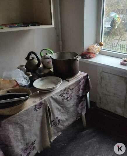 Всё в доме покрыто коркой грязи | Фото: Ирина