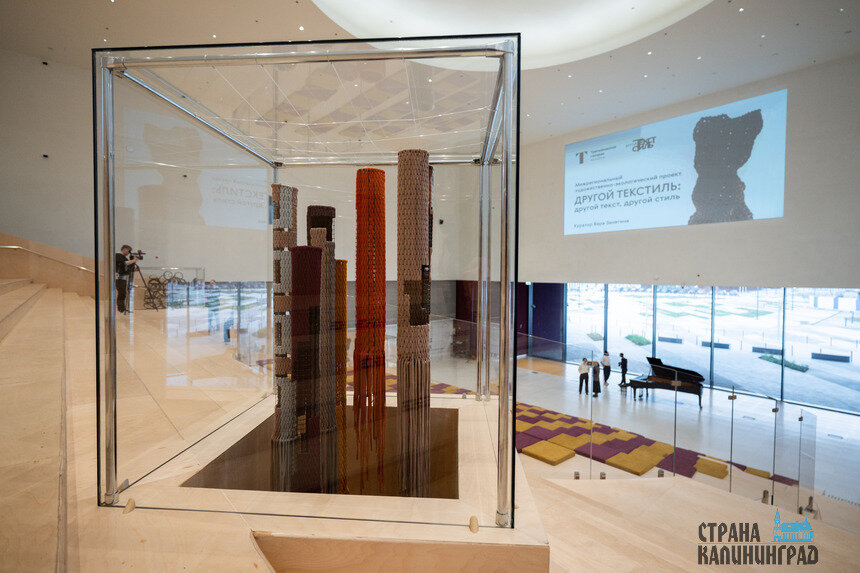 Парадная лестница атриума – место, где посетители общаются, отдыхают, фотографируются. | Фото: Александр Мелехов