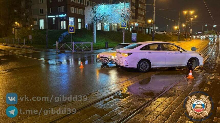 В Калининграде на улице Октябрьской водитель Ford сбил пешехода и врезался в другое авто - Новости Калининграда | Фото: ГАИ