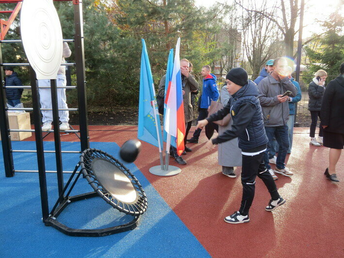 На открытии новой спортивной площадки. | Фото: «СК»