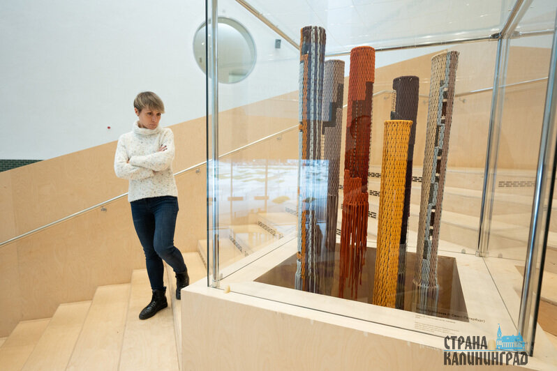 Современное искусство в атриуме: в калининградской Третьяковке открылась выставка «Другой текстиль» | Фото: Александр Мелехов