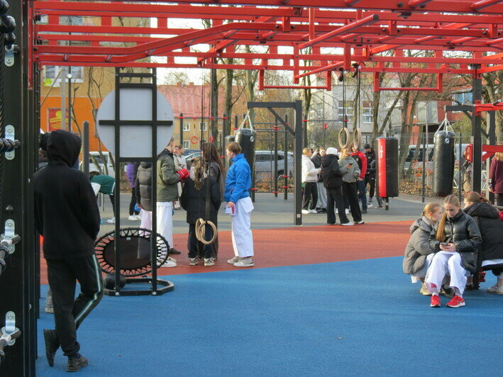 На открытии новой спортивной площадки. | Фото: «СК»