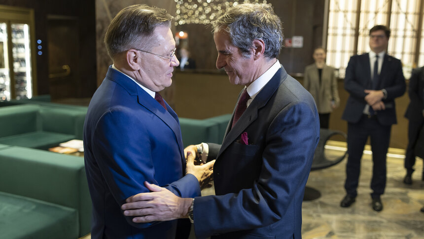 На фото: Алексей Лихачёв (слева) и Рафаэль Гросси (справа) | Фото: пресс-служба Росатома