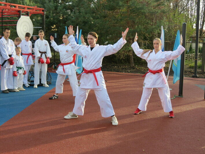 На открытие площадки пригласили воспитанников школы спортивных единоборств, их педагогов и родителей, жителей микрорайона. | Фото: «СК»