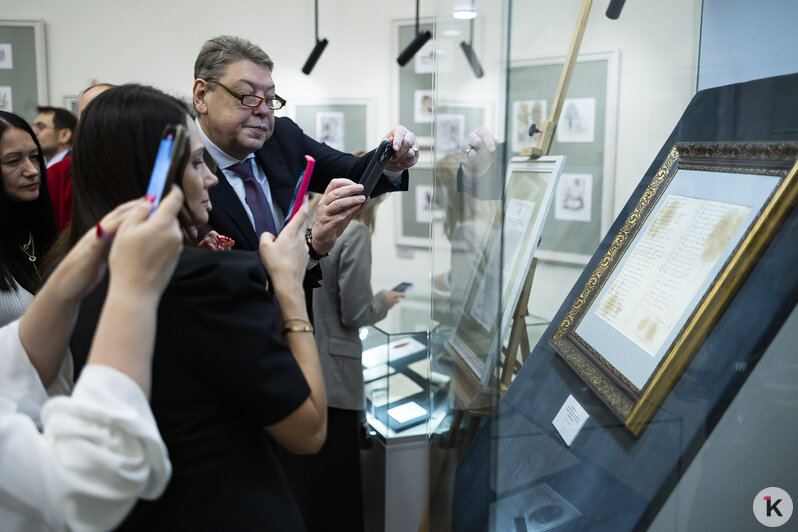 В Калининграде показали неизвестную рукопись Пушкина, которая хранилась в семье местных жителей (фоторепортаж) - Новости Калининграда | Фото: Александр Подгорчук / «Клопс»