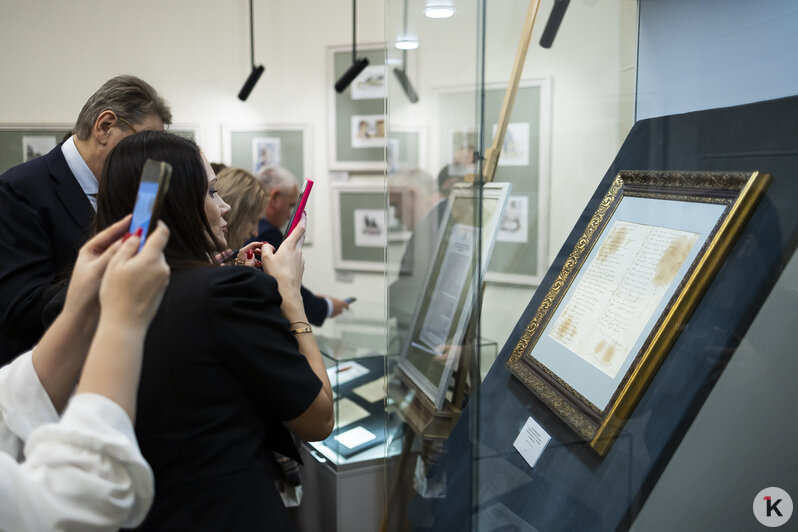 В Калининграде показали неизвестную рукопись Пушкина, которая хранилась в семье местных жителей (фоторепортаж) - Новости Калининграда | Фото: Александр Подгорчук / «Клопс»