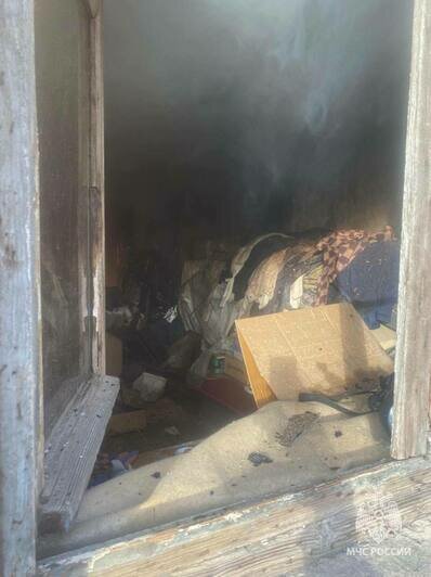 В Черняховске на втором переулке Победы горели бытовые отходы - Новости Калининграда | Фото: МЧС