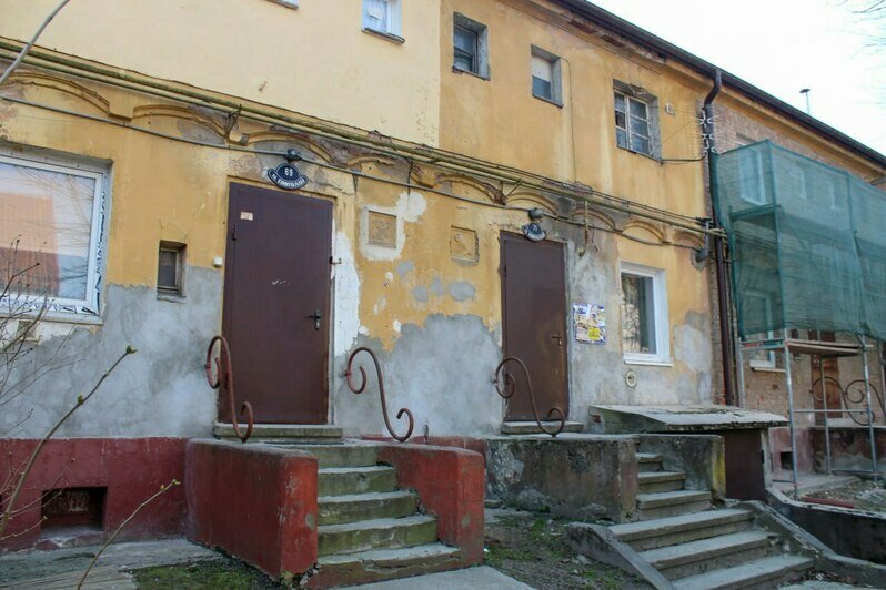 Перила на здании до ремонта | Фото: Фонд капитального ремонта КО