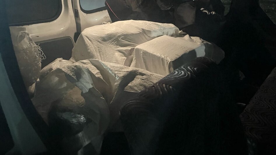 Трое работников калининградской рыболовецкой компании попытались умыкнуть 217 кг скумбрии и селёдки  - Новости Калининграда | Фото: Западное ЛУ МВД России на транспорте