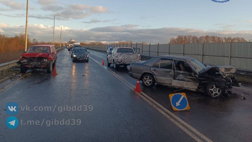 На Южном обходе Калининграда столкнулись две легковушки, пострадал один из водителей (видео)  - Новости Калининграда | Фото: ГАИ Калининградской области 