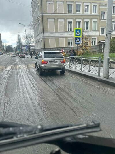 Во всём виноваты умные люди: калининградец показал, почему на Фрунзе образуются пробки (фото) - Новости Калининграда | Фото читателя