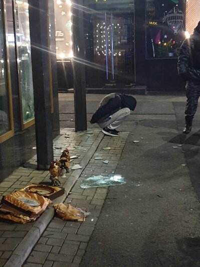 Хотел остановить время: в Калининграде мужчина пробрался в ювелирный магазин, чтобы украсть часы (видео) - Новости Калининграда | Фото: Росгвардия