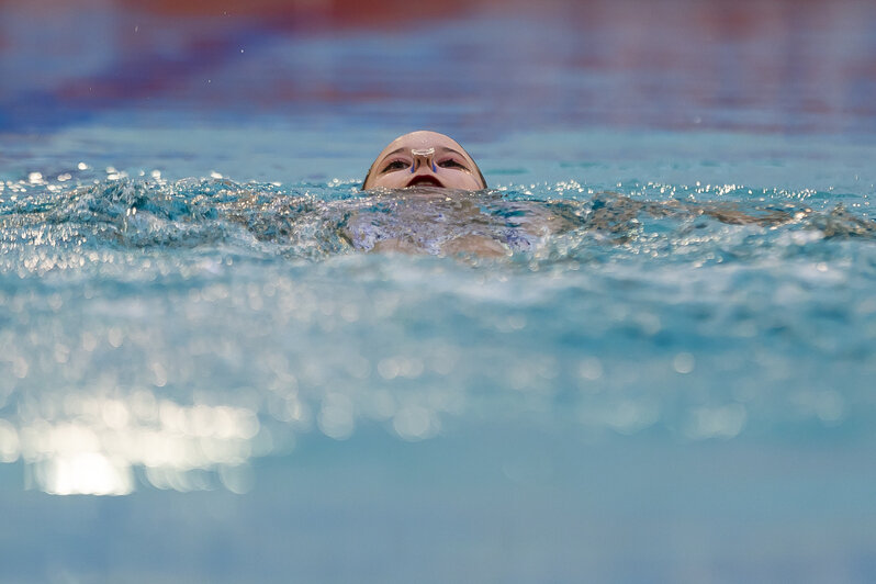 От прищепки до заколки: в Калининграде прошёл Кубок России по синхронному плаванию (фоторепортаж) - Новости Калининграда | Фото: Александр Подгорчук / «Клопс»