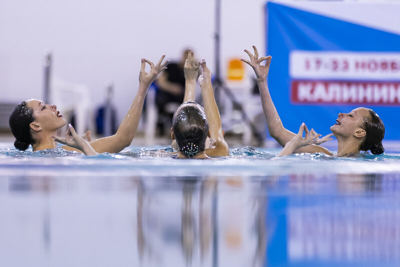 От прищепки до заколки: в Калининграде прошёл Кубок России по синхронному плаванию (фоторепортаж) - Новости Калининграда | Фото: Александр Подгорчук / «Клопс»