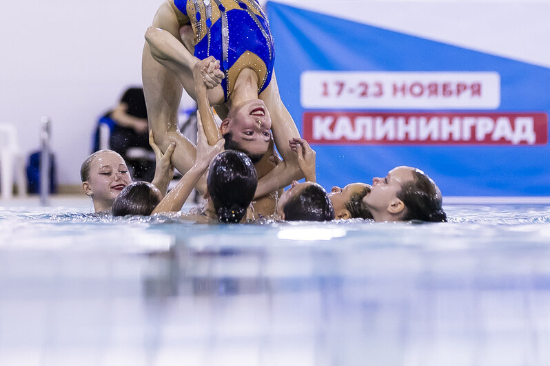 От прищепки до заколки: в Калининграде прошёл Кубок России по синхронному плаванию (фоторепортаж) - Новости Калининграда | Фото: Александр Подгорчук / «Клопс»