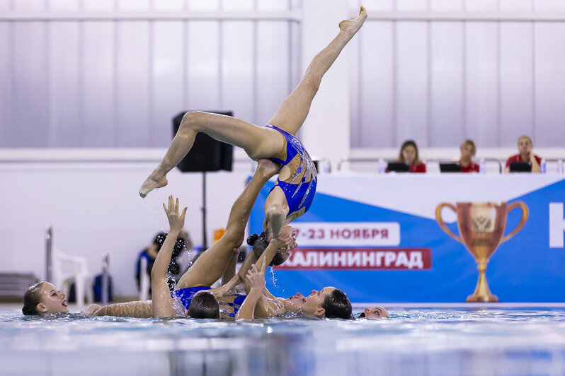 От прищепки до заколки: в Калининграде прошёл Кубок России по синхронному плаванию (фоторепортаж) - Новости Калининграда | Фото: Александр Подгорчук / «Клопс»