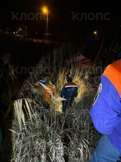 Спасатель МЧС пронёс пенсионера на спине около 300 метров  | Фото: ПСО «Запад»