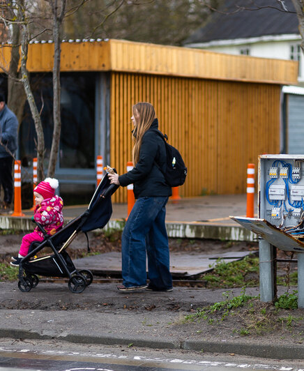 Лужи, стройка и лавочки-гиганты: как выглядит променад в Зеленоградске, который должны вот-вот открыть (фото) - Новости Калининграда | Фото: Александр Подгорчук / «Клопс»