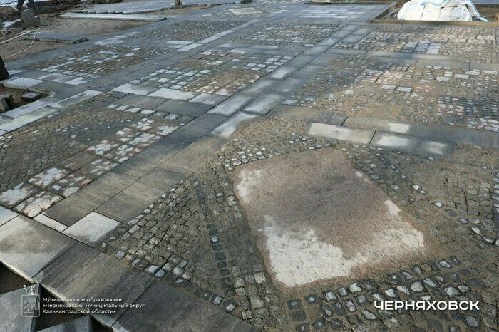 Строители творчески подошли к укладке образцов брусчатки. | Фото: страница Виктора Вобликова во «ВКонтакте» 