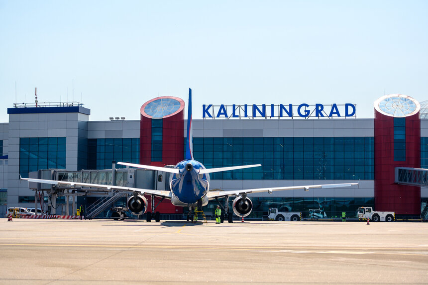 Субсидированные авиабилеты для калининградцев то и дело оборачиваются то нехваткой, то очередями.  | Фото: Александр Мелехов