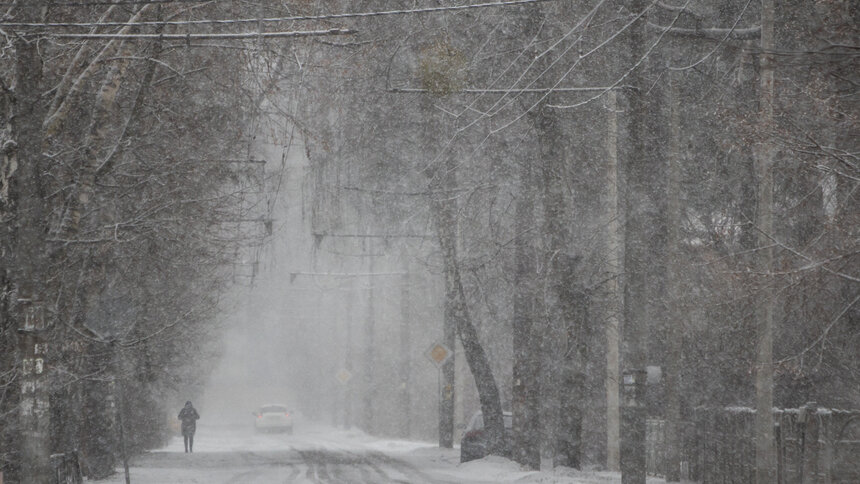 Циклон из западной Европы приготовил калининградцам на пятницу салат из снега, дождя и ледяной крупы - Новости Калининграда | Фото: Александр Подгорчук / Архив «Клопс»