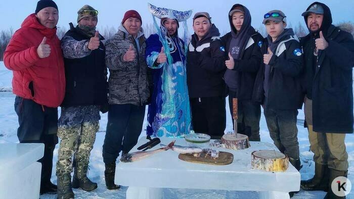 Мастер-класс по приготовлению строганины. | Фото: Тумен Кырыарба.