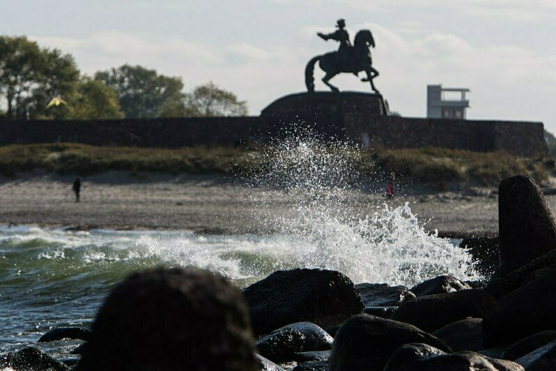 Памятники Петру I и Елизавете Петровне | А.Подгорчук