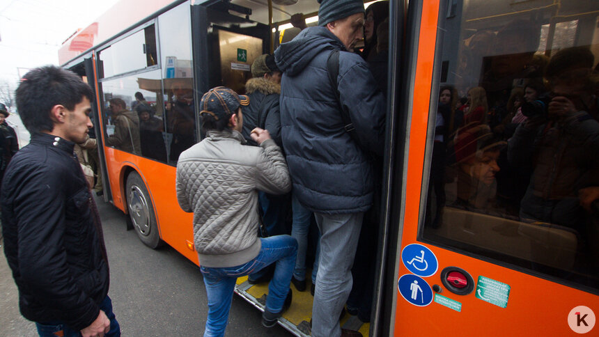 Штурм автобусов в Балтрайоне: власти Калининграда объяснили, почему ситуация не изменится  - Новости Калининграда | Фото: Александр Подгорчук / Архив «Клопс»