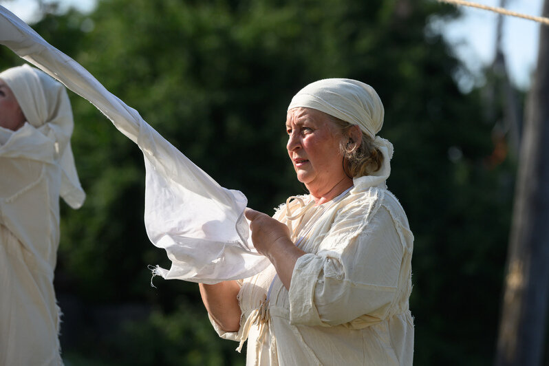 Улицы стали театральной сценой | Фото: Александр Мелехов