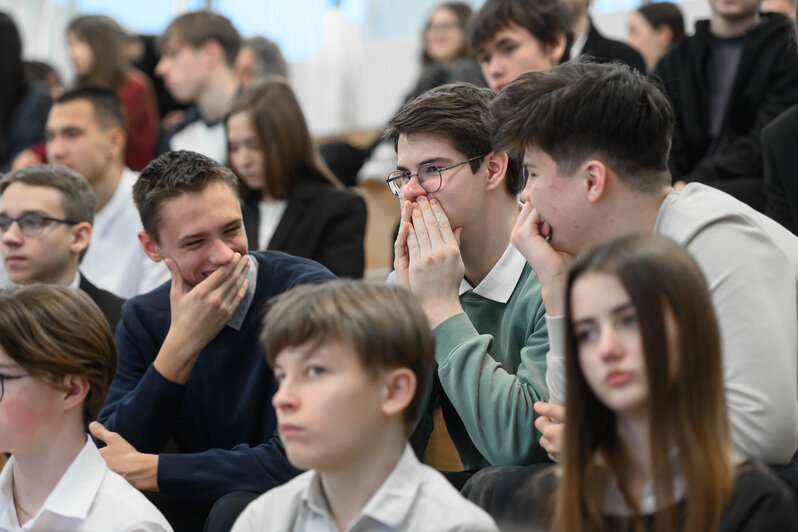 На церемонию приехали более 400 ребят из школ Калининграда и муниципалитетов. | Фото: Александр Мелехов