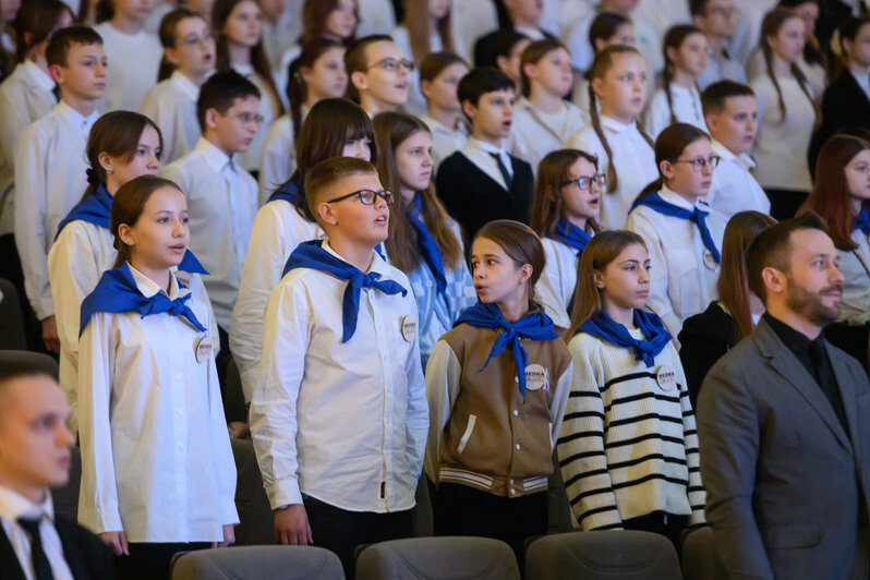 На церемонию приехали более 400 ребят из школ Калининграда и муниципалитетов. | Фото: Александр Мелехов