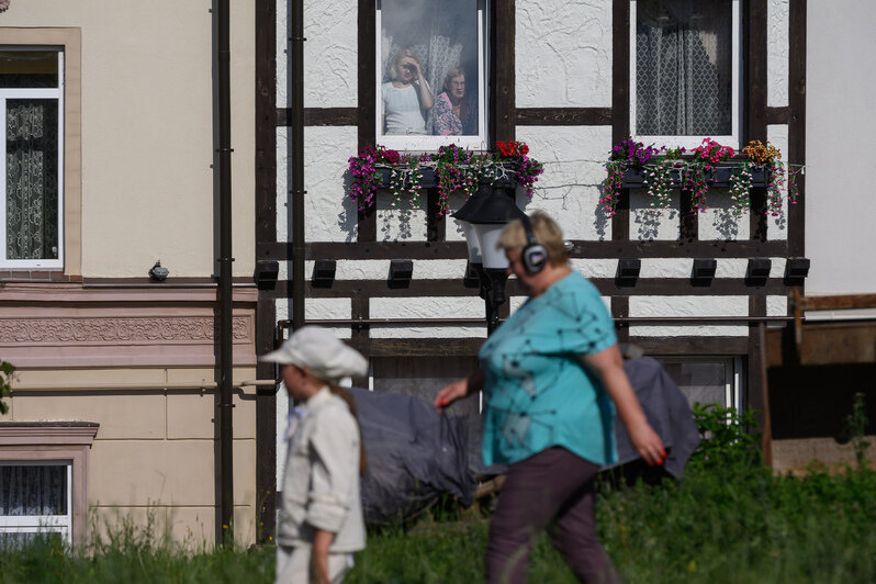 Улицы стали театральной сценой | Фото: Александр Мелехов