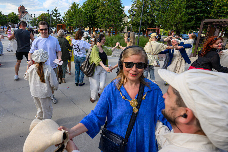 Улицы стали театральной сценой | Фото: Александр Мелехов