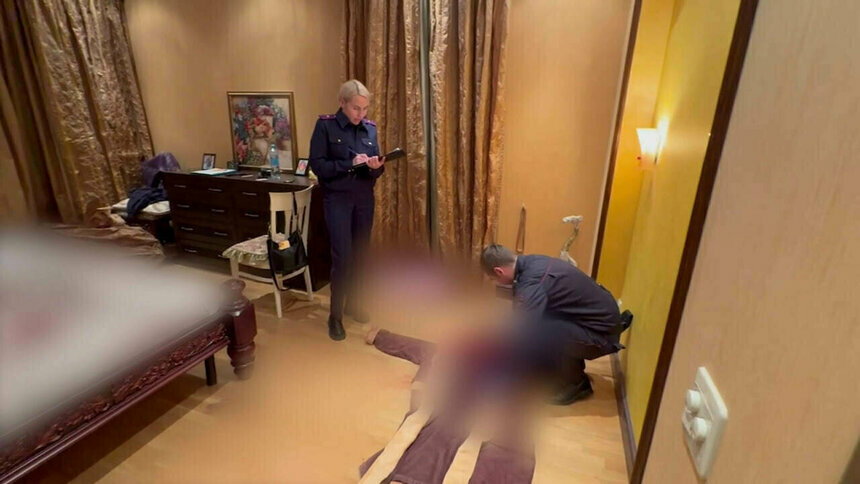 Следователи работают на месте убийства  | Скриншот видеозаписи СУ СК России по Калининградской области 