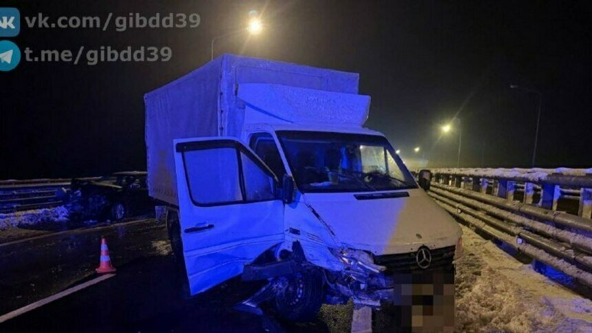 Mercedes  врезался в отбойник, а в него — Toyota: подробности ДТП под Гвардейском   - Новости Калининграда | Фото: Госавтоинспекция Калининградской области