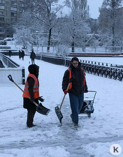 Дворники vs снег: противостояние стихии и коммунальных служб в Калининграде продолжается (фоторепортаж)   - Новости Калининграда | Фото: «Клопс»