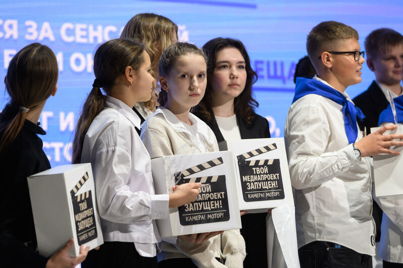 С напутственными словами выступили генеральный директор ООО «Издательство Страна» Альбина Краснощекова, генеральный директор НТРК «Каскад» Сергей Руденко, ответственный редактор интернет-портала Калининград.RU Анжелика Кубряк. | Фото: Александр Мелехов