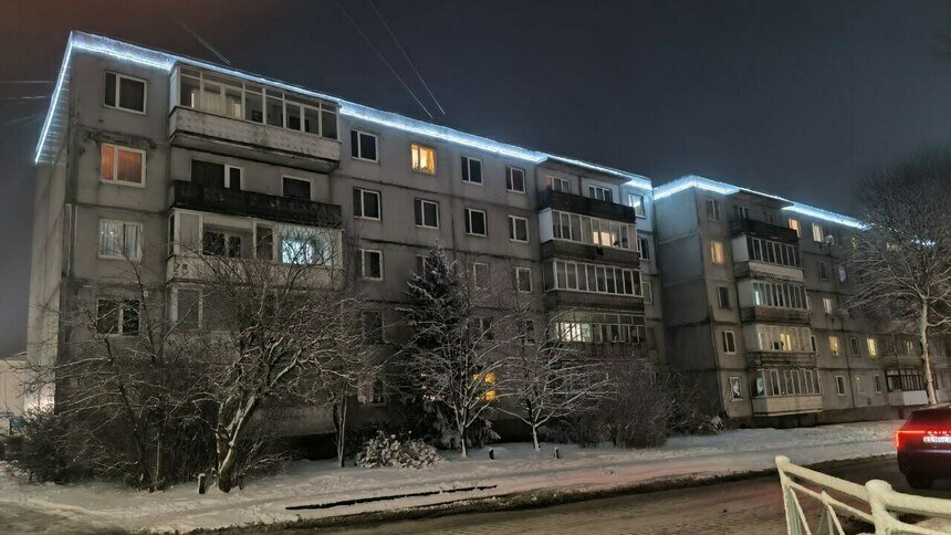 В Советске облезлую хрущёвку подсветили к Новому году   - Новости Калининграда | Фото: телеграм-канал Аркадия Данилова