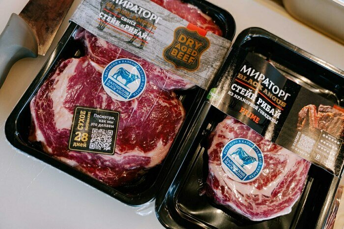 Мясо «Балтийский Black Angus» — локальный бренд региона: брутальные и нежные стейки можно найти в супермаркетах «Мираторг» или попробовать в «Стейк&amp;Бургер»